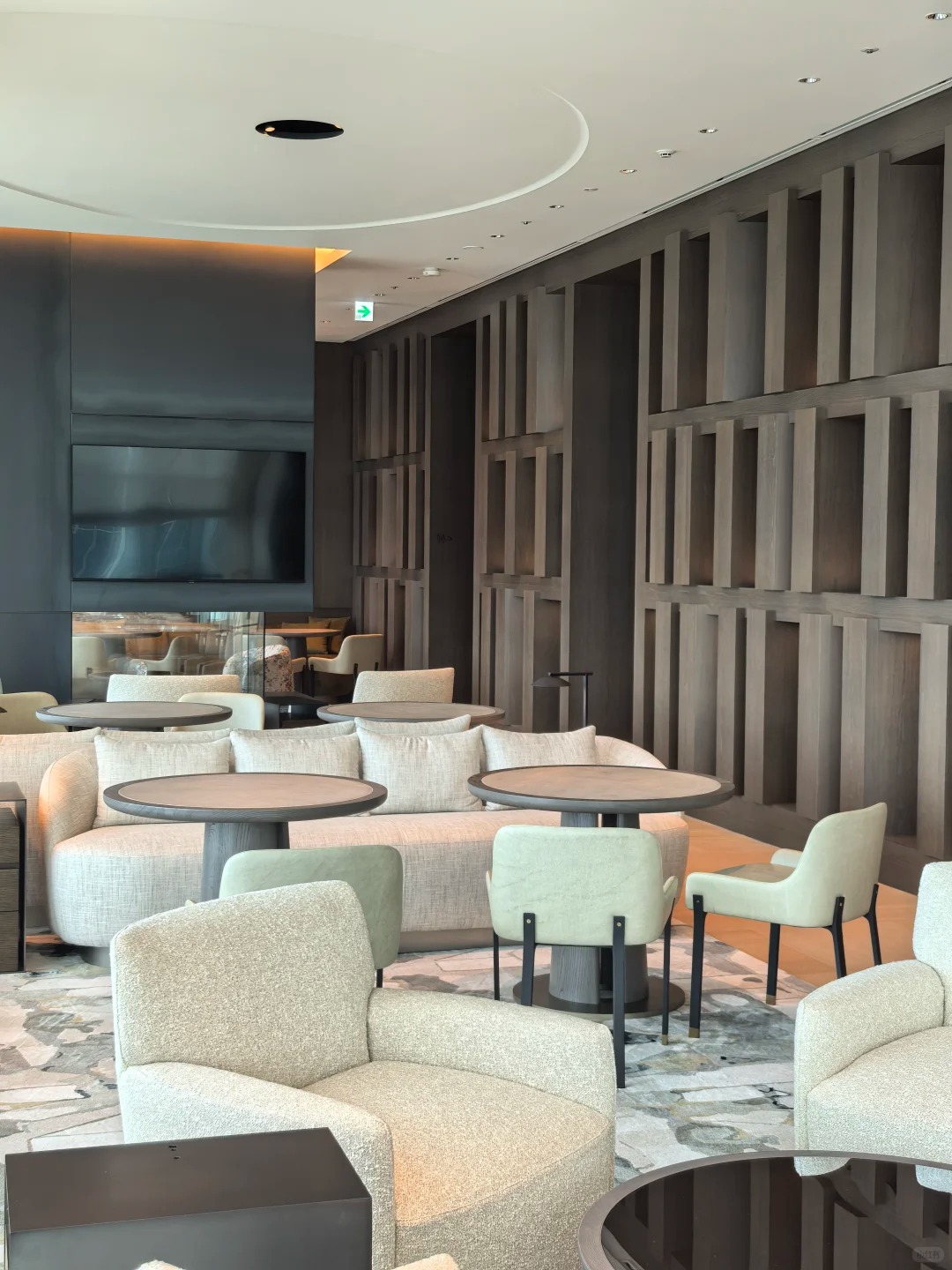 Nội thất ph&ograve;ng ngủ của kh&aacute;ch sạn