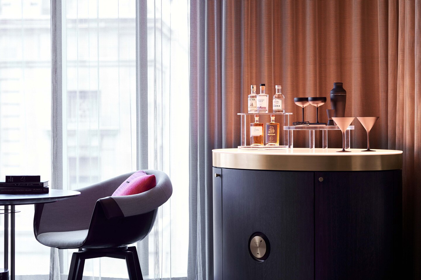 nội thất ph&ograve;ng ngủ kh&aacute;ch sạn