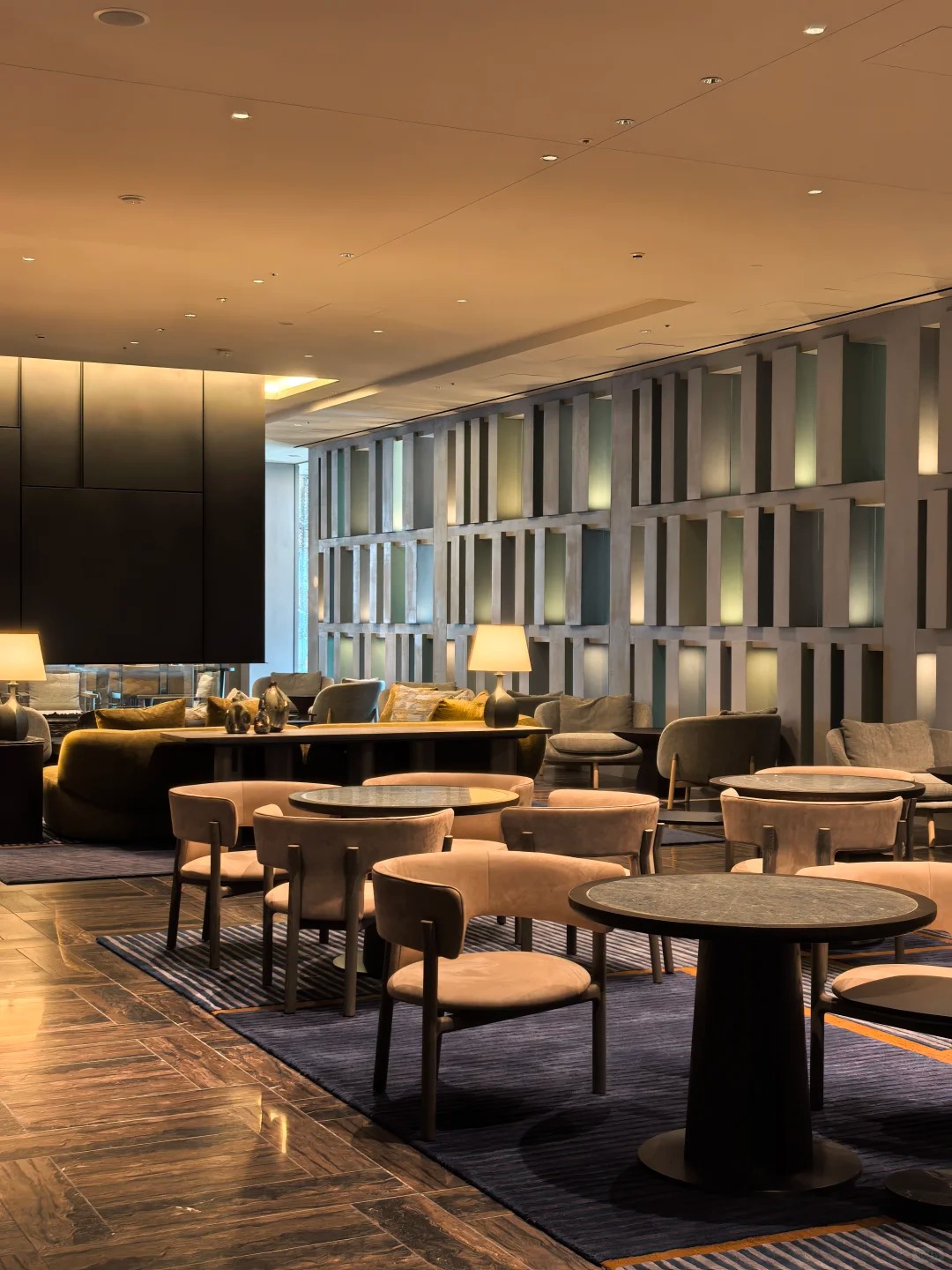 Nh&agrave; m&aacute;y nội thất kh&aacute;ch sạn 5 sao