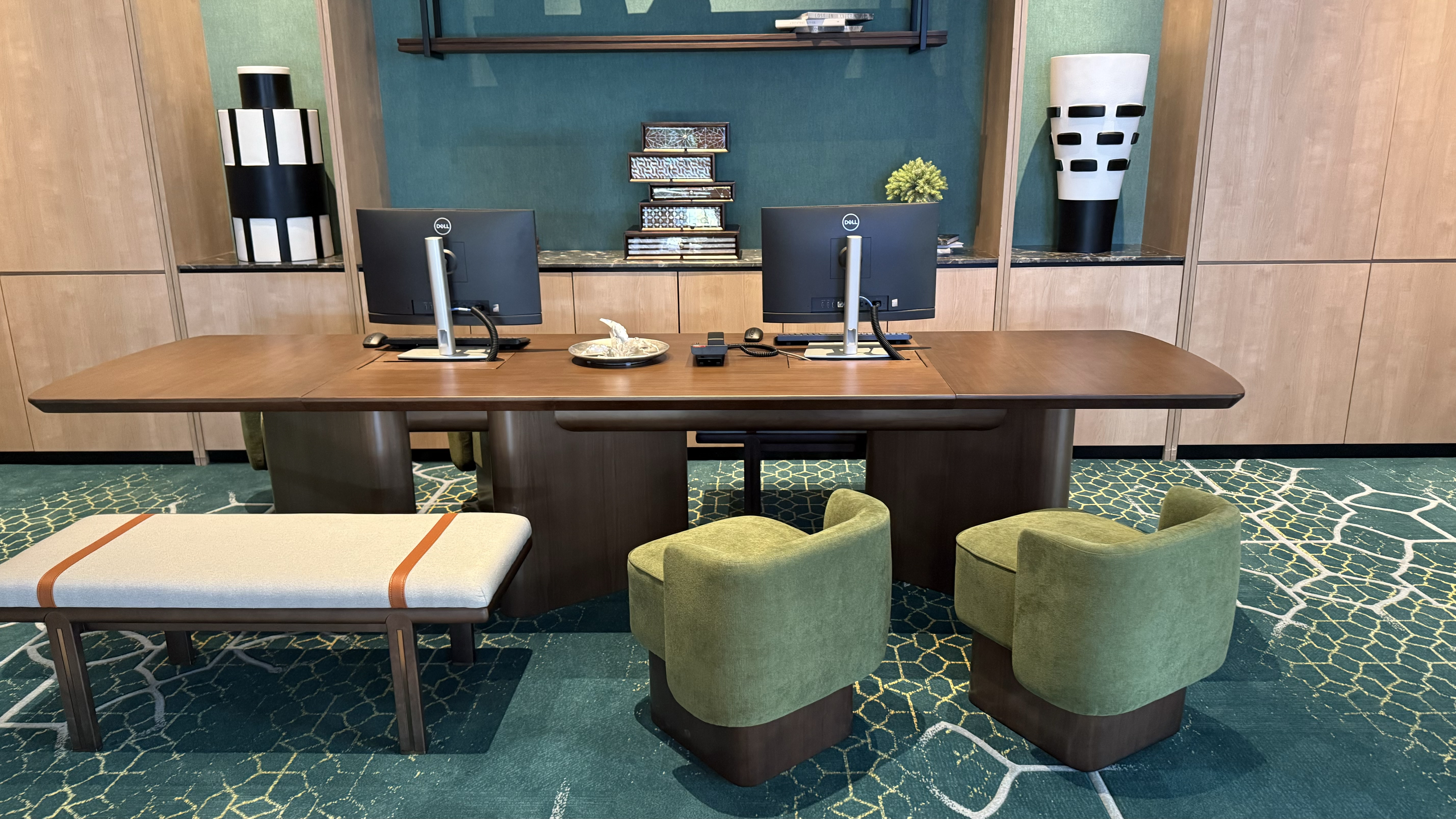 Nội thất ph&ograve;ng ngủ của kh&aacute;ch sạn