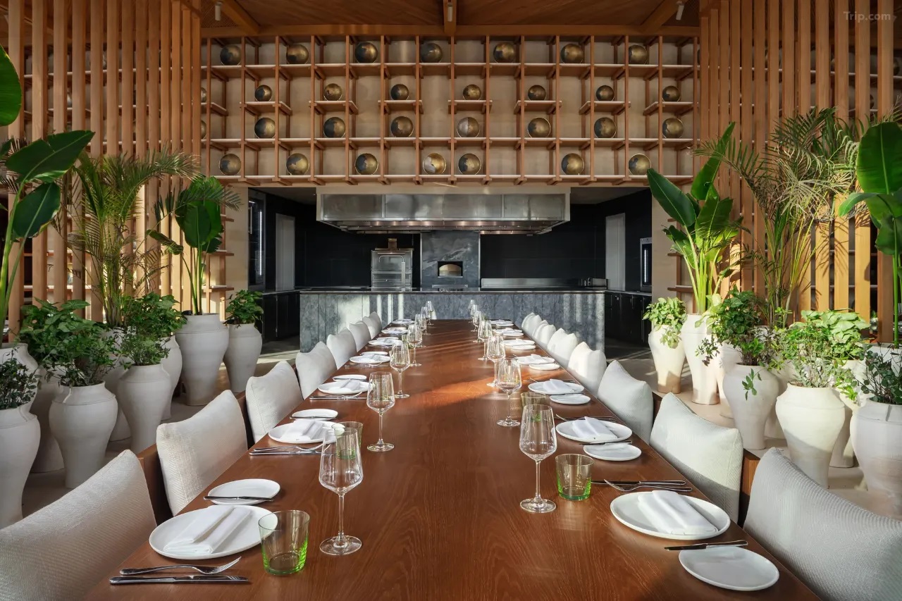 Kh&aacute;ch sạn Addison Biển Đỏ