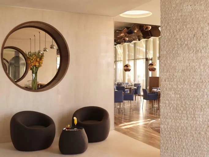 nh&agrave; m&aacute;y nội thất kh&aacute;ch sạn Trung Quốc