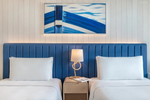 Ván gỗ Veneer của khách sạn Crowne Plaza Abu Dhabi